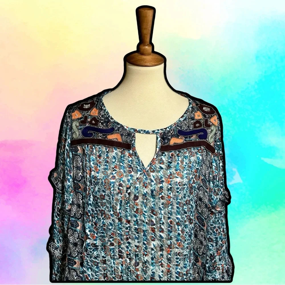 🌈 Stylish Boho Embroidered Women's Top - Picture 2 of 5